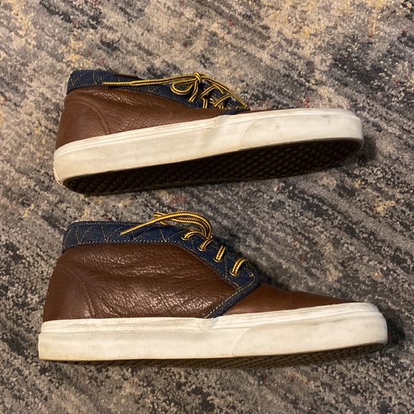 Insulated Leather Vans - Picture 4 of 9